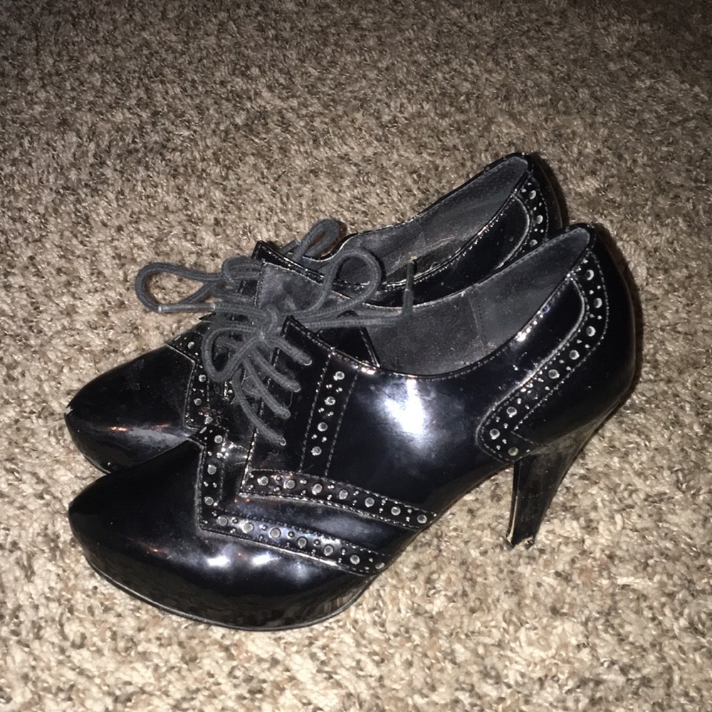 2 for $10 Heeled booties🖤